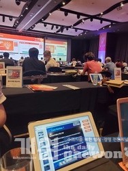 조에티스는 참가자 자리에 태블릿PC를 제공해 원활한 설문조사 참여와 수업자료 및 질문 제출이 가능하도록 편의를 제공했다.